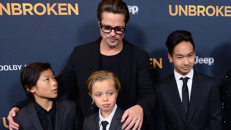 Brad Pitt mit dreien seiner Kinder - wären sie bereit gewesen, gegen ihn auszusagen?