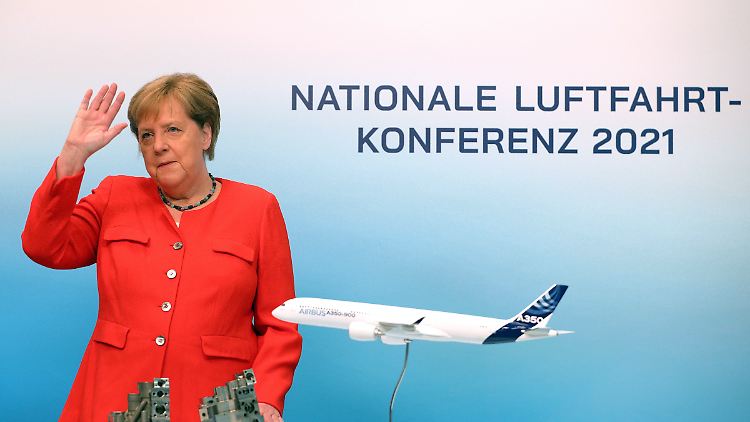 Bundeskanzlerin Merkel sieht die Branche vor einer "Transformation".