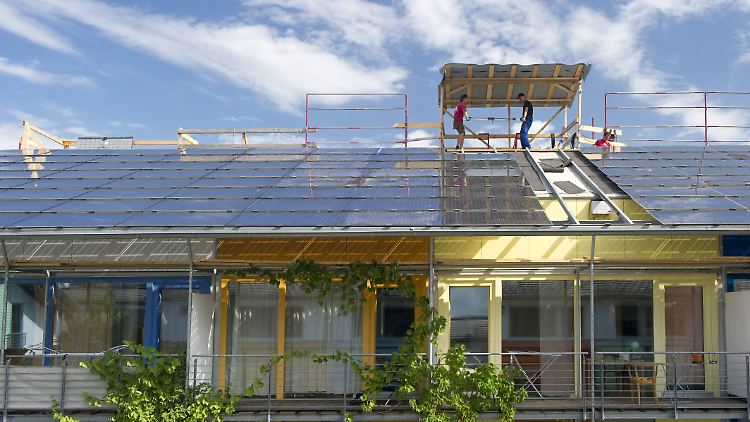 Nicht jeder Neubau muss mit einer Photovoltaik- oder Solarthermieanlage ausgestattet sein.