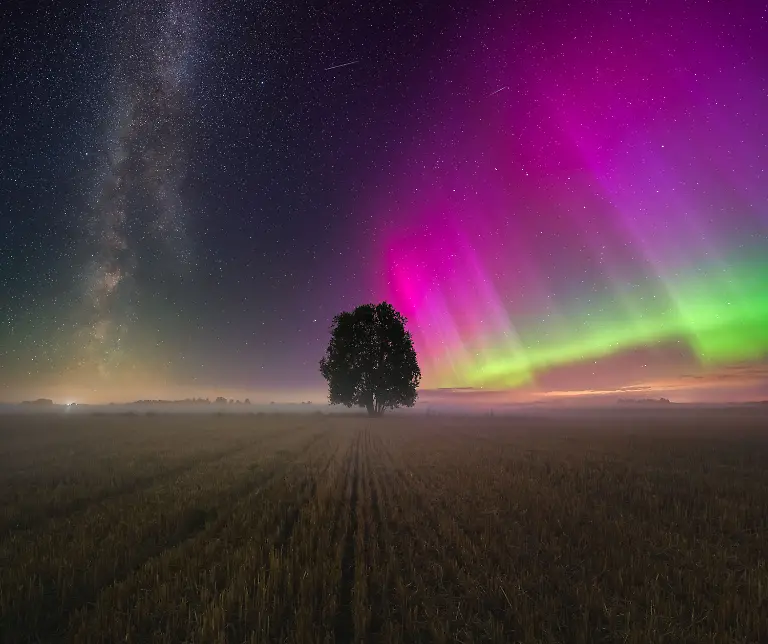 NICHT-WEITERVERWENDEN-When-Aurora-Meets-Milky-Way-Ja-nis-Pal-ulis