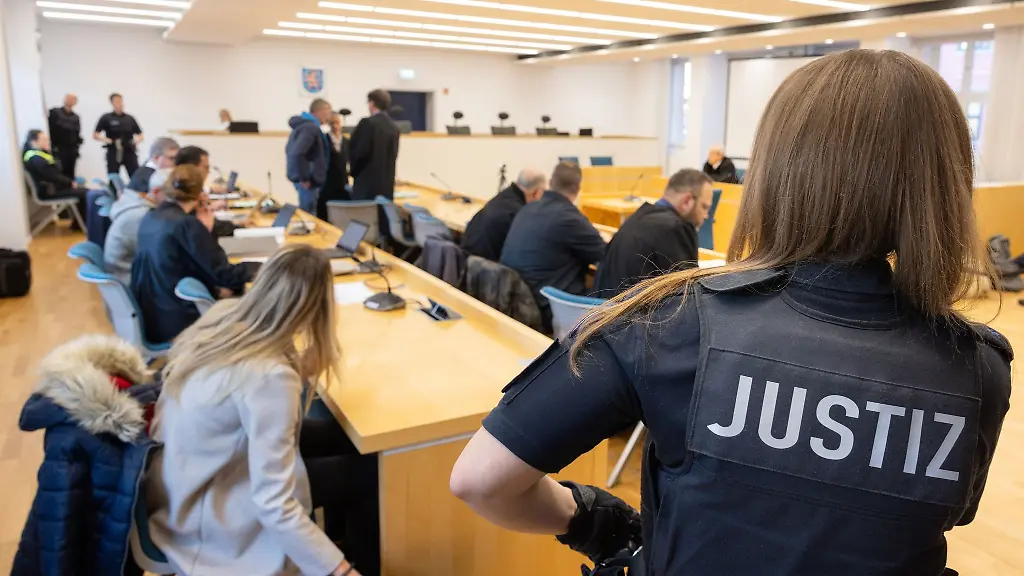 Die-Frau-war-am-16-Januar-2004-in-ihrem-Auto-mit-sieben-Schuessen-aus-einer-Pistole-getoetet-worden