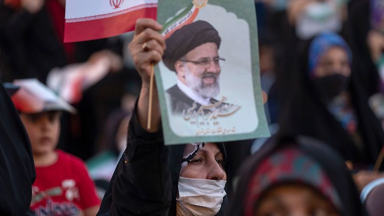 Ebrahim Raisi hatte bei der Wahl nach offiziellen Angaben knapp 62 Prozent der Stimmen erhalten. 