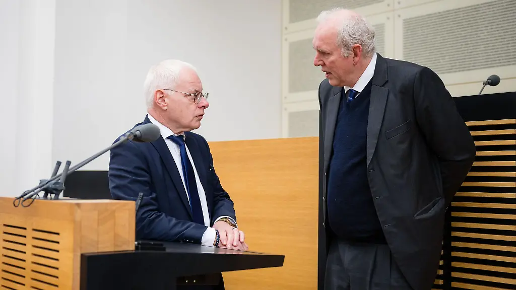 Wirtschaftsminister-Juergen-Barke-l-und-Finanzminister-Jakob-von-Weizsaecker-beide-SPD-praesentierten-neue-Projekte-die-der-Transformationsfonds-des-Saarlandes-unterstuetzt