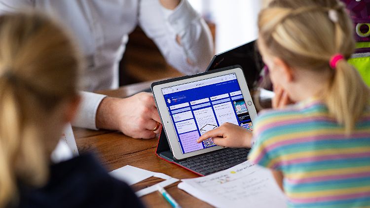 Den Forschern zufolge büßten Schüler im Distanzunterricht teilweilse Kompetenzen ein.