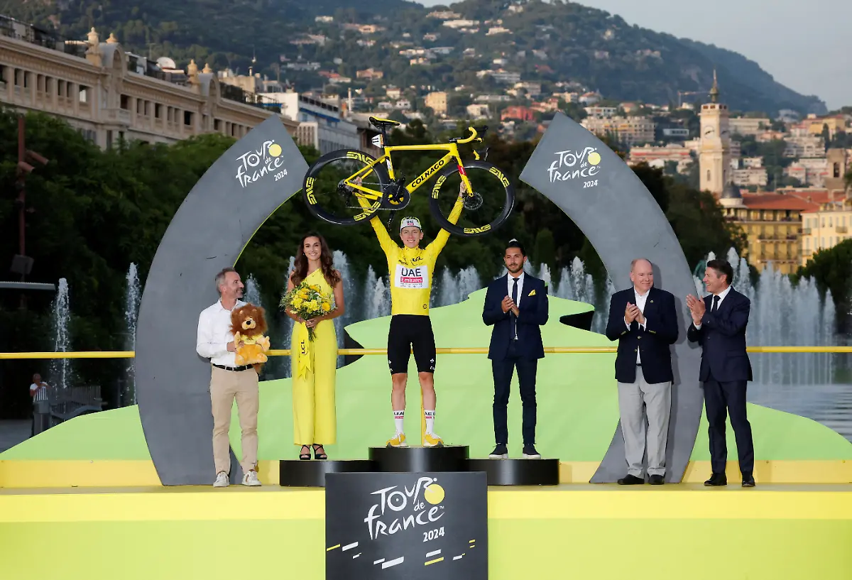 2024-07-21T000000Z-549741538-UP1EK7L1FDPL1-RTRMADP-3-CYCLING-FRANCE