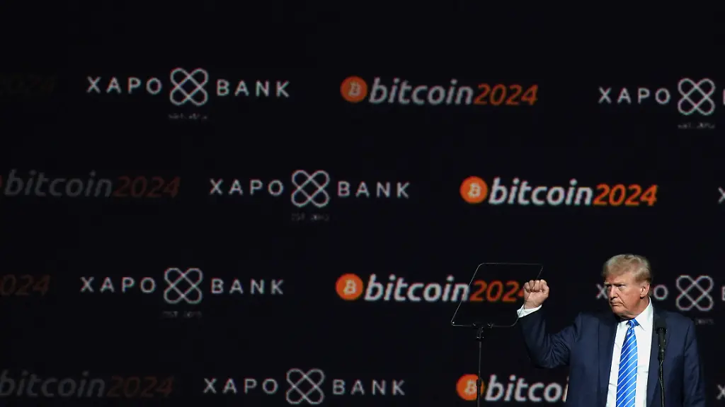 2024-07-27T213019Z-626901830-RC2W39AX7MJ5-RTRMADP-3-USA-ELECTION-CRYPTOCURRENCY-TRUMP