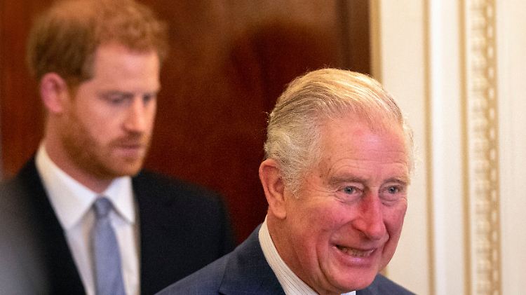 Sind es die Termine - oder gehen sie sich aus dem Weg? Prinz Harry (l.) und Prinz Charles.