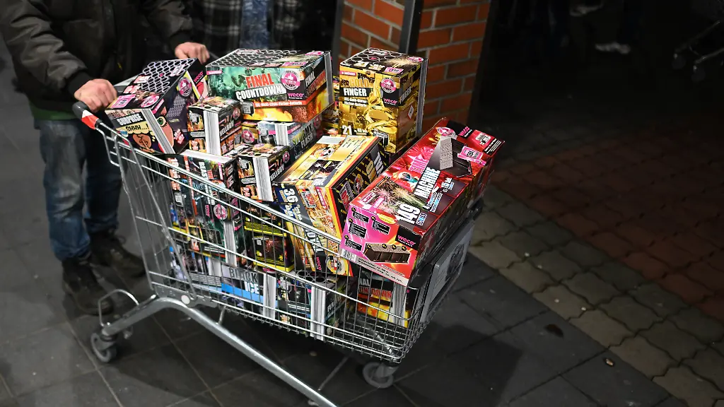 Grosseinkauf-beim-Feuerwerksverkauf
