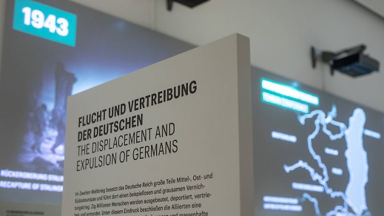 "Wir haben einen würdigen Ort der Erinnerung an Flucht und Vertreibung gewonnen", sagt Merkel über das Dokumentationszentrum.