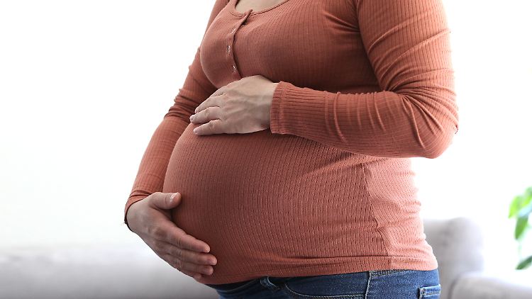 Die unklare Haftungssituation hat viele Ärzte zögern lassen, Schwangere gegen Covid-19 zu impfen. 