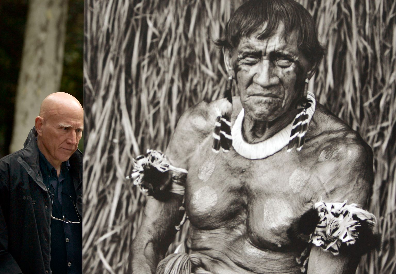 Dass der Brasilianer Sebastião Salgado (hier im Bild bei einer Ausstellung 2006 im spanischen Orviedo) ...