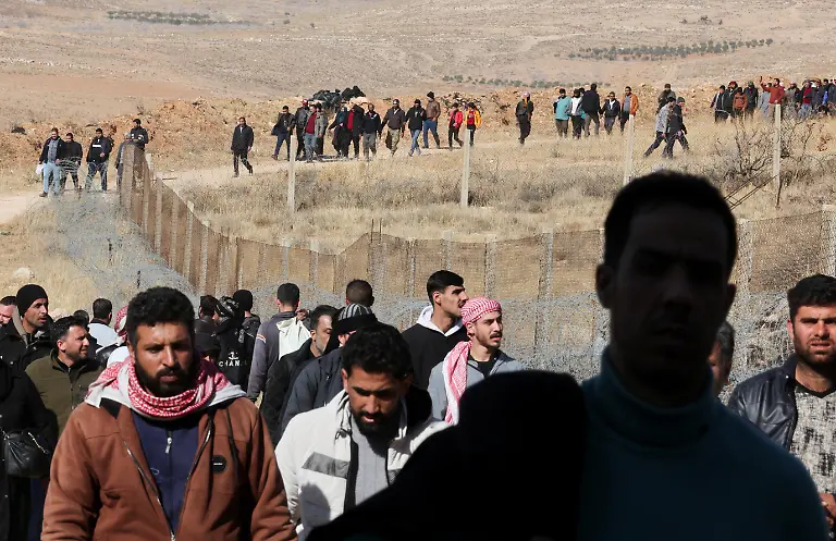 2024-12-09T141000Z-1216598305-RC2LLBAKVV7K-RTRMADP-3-SYRIA-SECURITY-PRISON