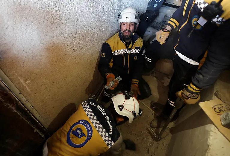 2024-12-09T132837Z-1406433242-RC2KLBA4TSIJ-RTRMADP-3-SYRIA-SECURITY-PRISON