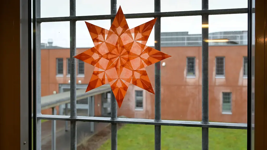 Weihnachten-hinter-Gittern-oder-doch-in-Freiheit-Fuer-die-Entscheidung-gibt-es-klare-Regeln