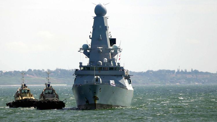 Laut dem britischen Verteidigungsministerium war der Zerstörer "Defender" nicht Ziel russischer Warnschüsse.