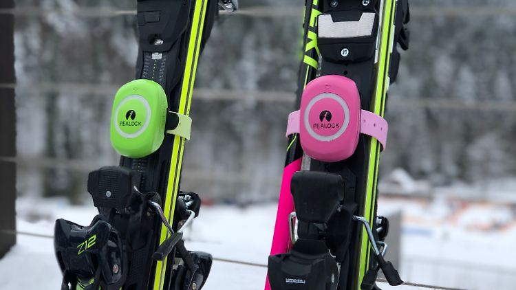 Der tschechische Firmengründer erfand Pealock ursprünglich, weil er sich über gestohlene Ski ärgerte.