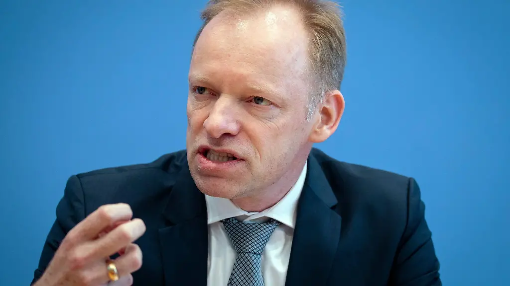 Clemens-Fuest-Der-Ifo-Chef-sieht-viele-Baustellen-in-der-deutschen-Wirtschaftspolitik