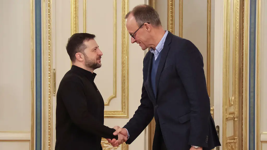 2024-12-09T110715Z-662506156-RC2LLBA9BAOJ-RTRMADP-3-UKRAINE-CRISIS-GERMANY-MERZ