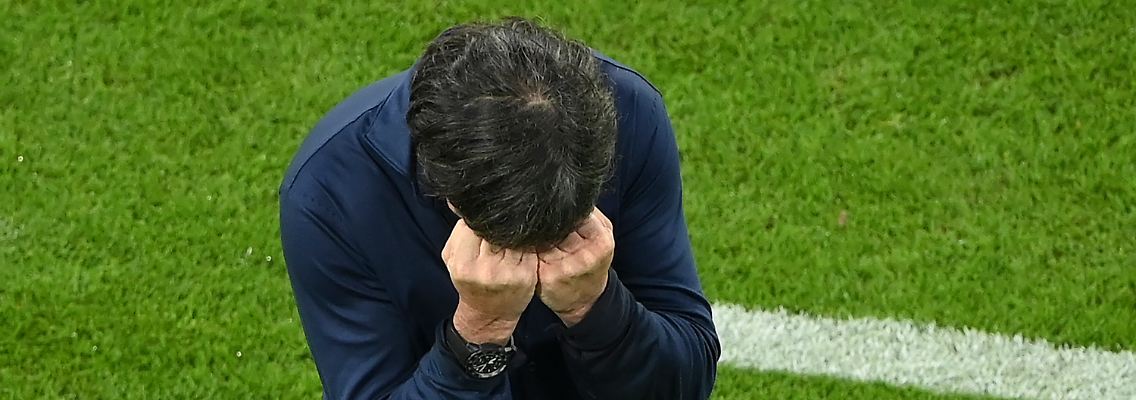 Joachim Löw mag nicht mehr hinschauen.