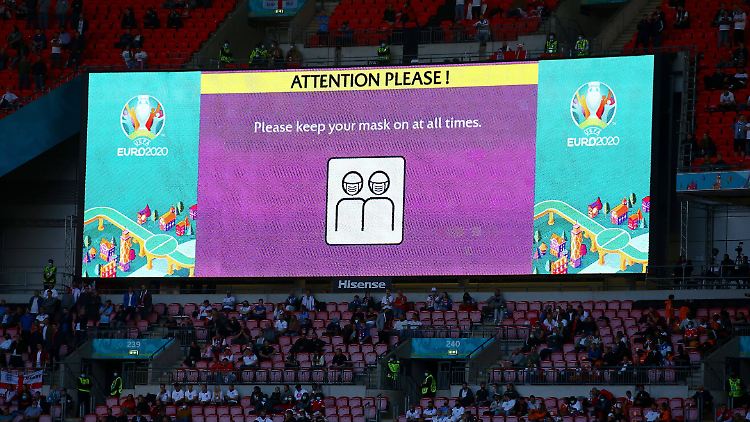 Maskenpflicht, aber 60.000 Zuschauer erlaubt: Das ist London 2021. 