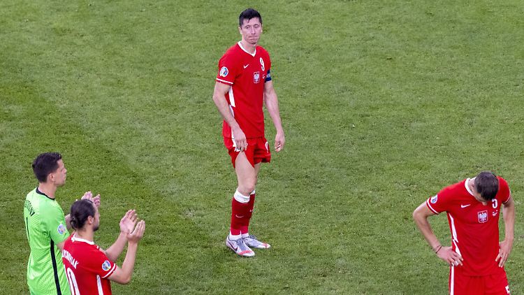 "Natürlich tut es weh", sagte Lewandowski nach dem Vorrunden-K.-o.