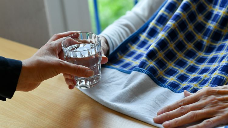 Mehrere Hunderttausend ausländische Betreuungskräfte sollen in deutschen Haushalten arbeiten.