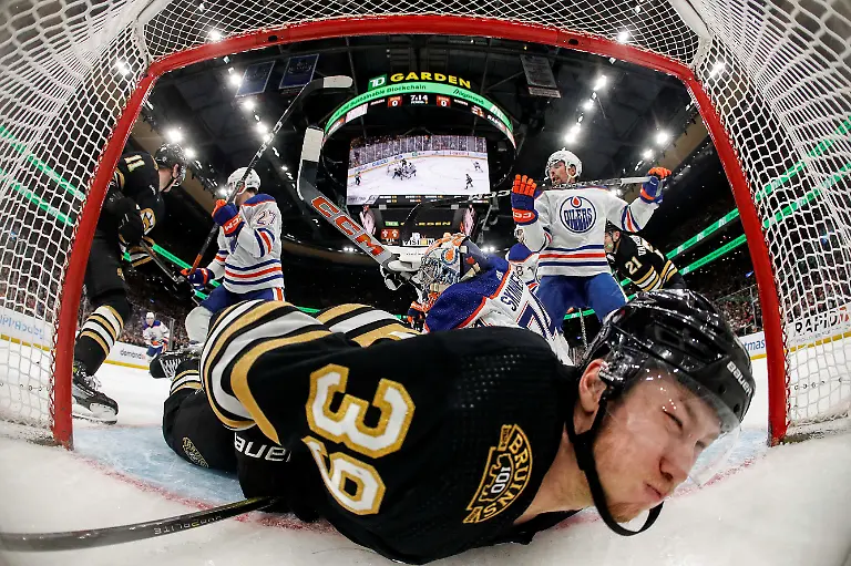 2024-03-06T153147Z-1215756708-22702659-RTRMADP-3-HOCKEY-NHL-BOS-EDM