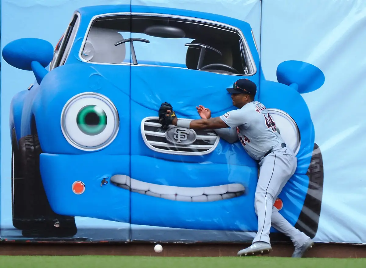 2024-08-12T100014Z-658843996-23974977-RTRMADP-3-BASEBALL-MLB-SF-DET