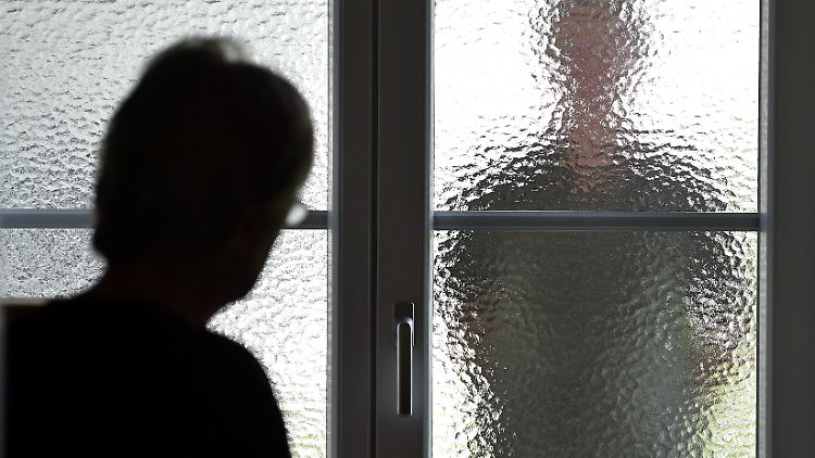 Durch die Strafverschärfungen beim Stalking sollen Täter künftig schneller in Untersuchungshaft genommen werden können.