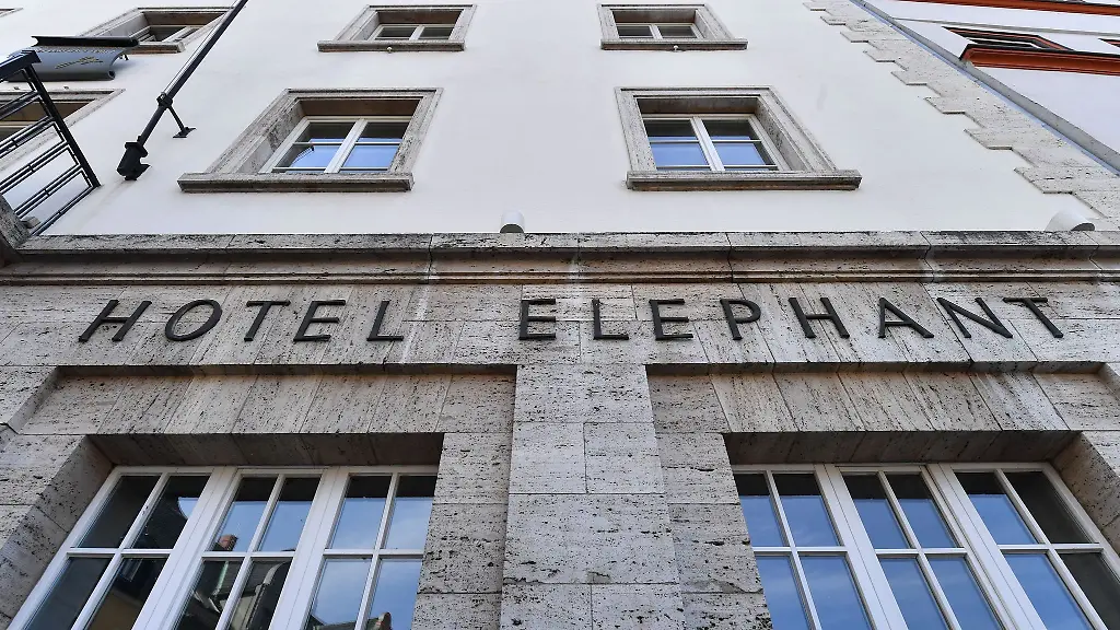 Mit-dem-Erloes-einer-Benefiz-Kunstauktion-sollen-in-Weimar-ein-Projekt-fuer-Senioren-und-der-Kinder-und-Jugendfonds-unterstuetzt-werden