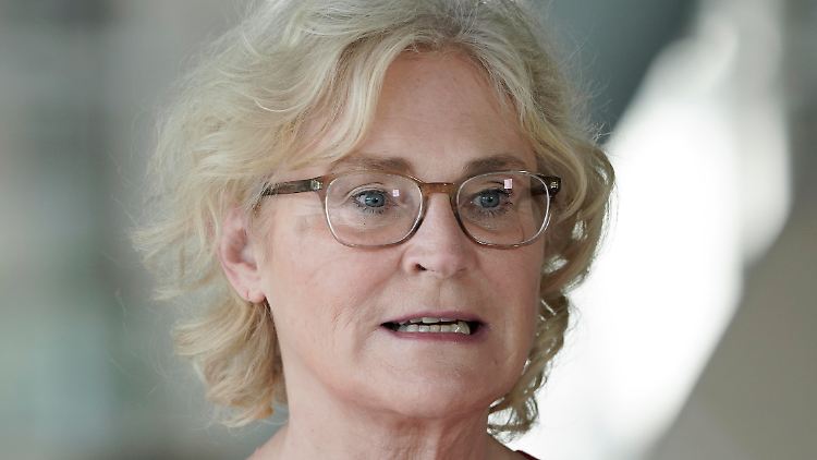 Justizministerin Lambrecht ist mit dem Bundestagsbeschluss zu Vertragslaufzeiten und Kündigungsfristen sehr zufrieden.
