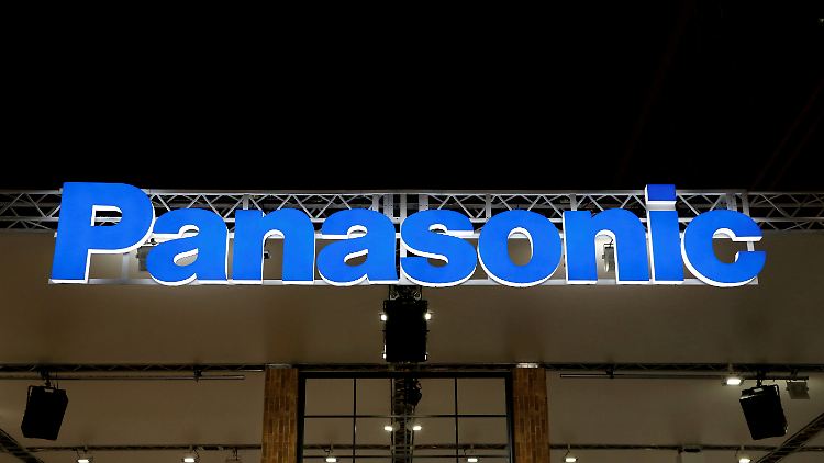 2021-06-25T034345Z_2041665182_RC2F7O9CHORI_RTRMADP_3_PANASONIC-TESLA.JPG