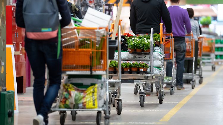 Trotz gelockerten Corona-Maßnahmen gibt es laut Hornbach eine unverändert große Nachfrage nach Do-It-Yourself-Projekten.