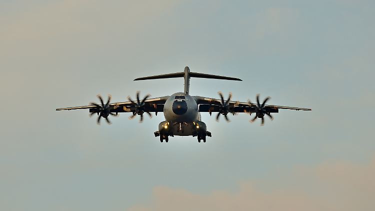 Mit einem Flugzeug vom Typ A400M sind die Soldaten auf dem Rückweg nach Deutschland.