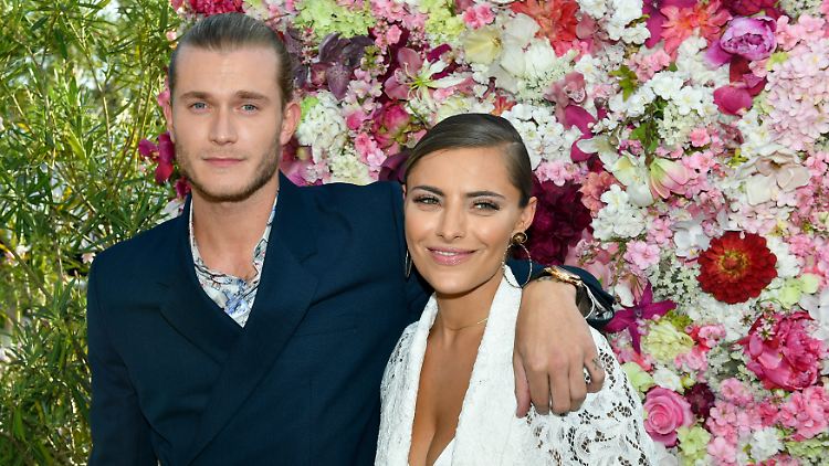 Thomalla und Karius machten ihre Beziehung Anfang 2019 öffentlich.
