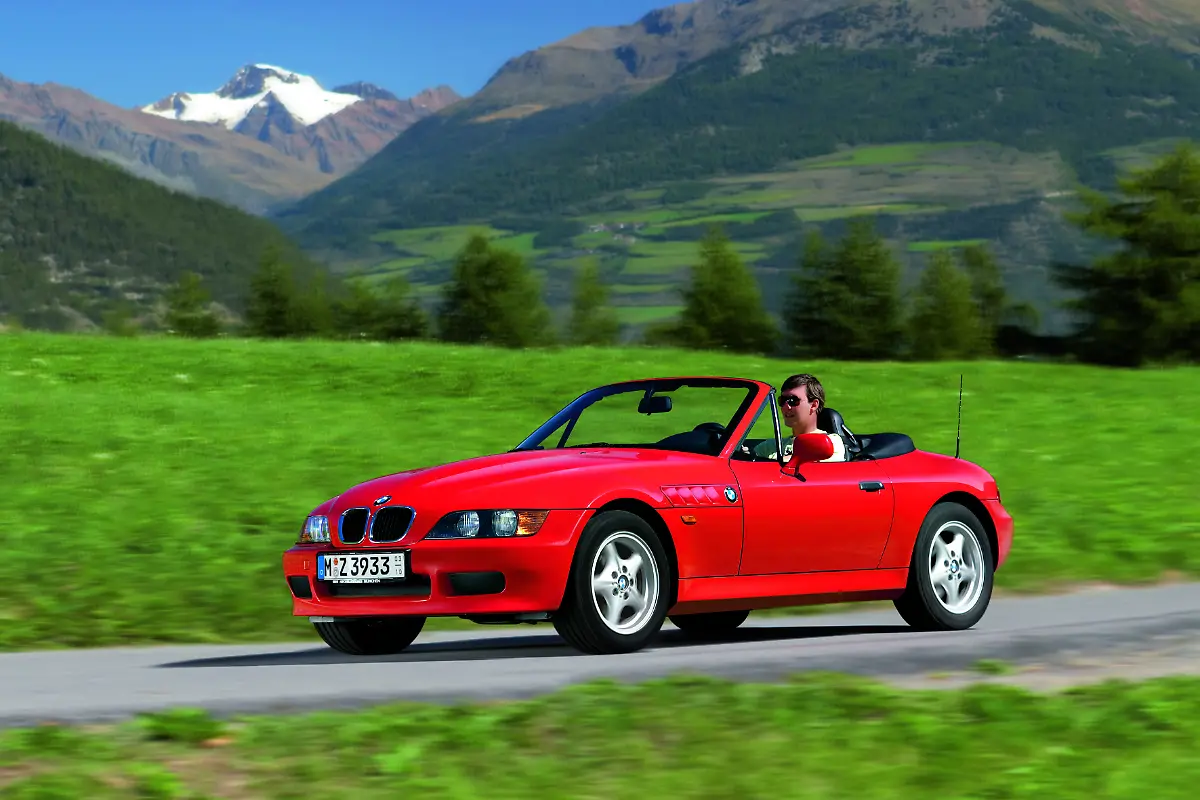 02-Erster-Einsatz-fuer-James-Bond-Der-BMW-Z3-Quelle-BMW-AG