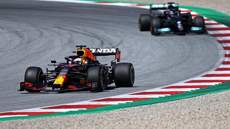 Verstappen hält Hamilton in Schach. 