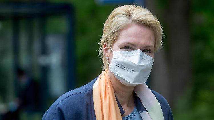 Schwesig befürchtet, dass Reiserückkehrer das Coronavirus nach Deutschland einschleppen könnten.