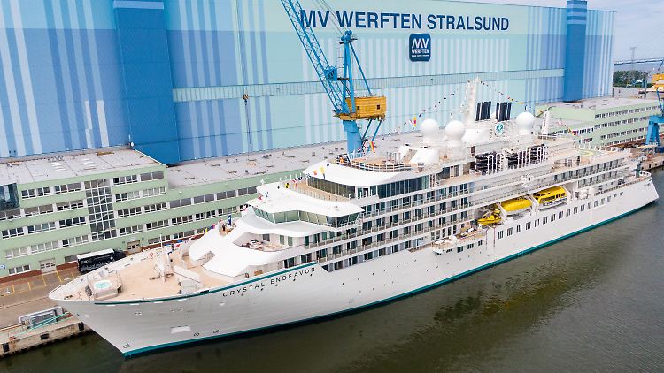 200 Passagiere, Butler, Heli, Mini-U-Boot und eisgängig - "Crystal Endeavor".