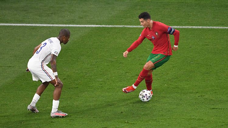 Cristiano Ronaldo trifft am Abend auf einen Superhelden der anderen Art.