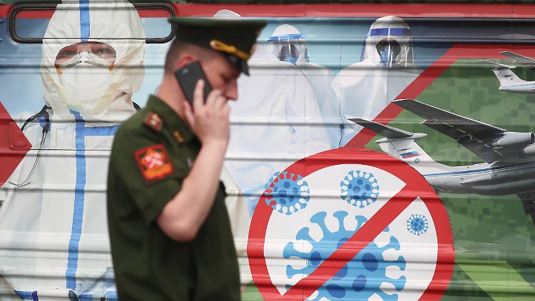 Militärzeremonie in Moskau: Ohne Impfung geht in der russischen Hauptstadt bald nichts mehr.