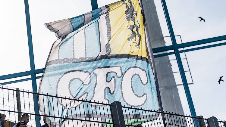 Der Chemnitzer FC fällt wieder einmal mit seinem Rechtsradikalen-Problem auf.
