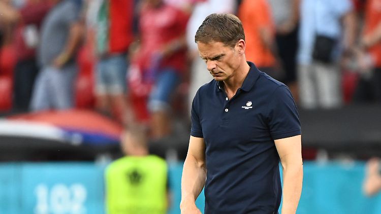 Frank de Boer hat zu all dem Stress jetzt auch noch eine Menge Ärger.
