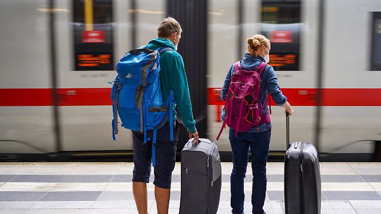 Das Vorliegen negativer Tests sollte nach mancher Forderung auch an Bahnhöfen kontrolliert werden.