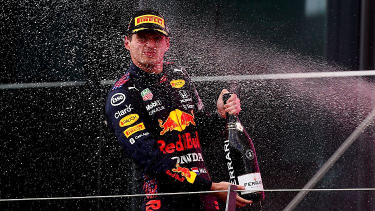 Verstappen hat sich längst an Champagner-Duschen gewöhnt.