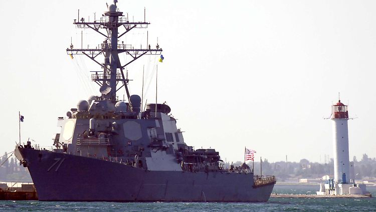 Am Sonntag erreichte die "USS Ross" den Hafen im ukrainischen Odessa. Seit er im Schwarzen Meer verkehrt, wurde der US-Zerstörer von Russland genau beobachtet.
