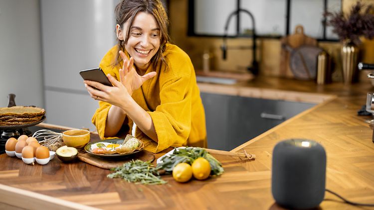 Smart Speaker erleichtern den Alltag und sorgen für gute Laune.