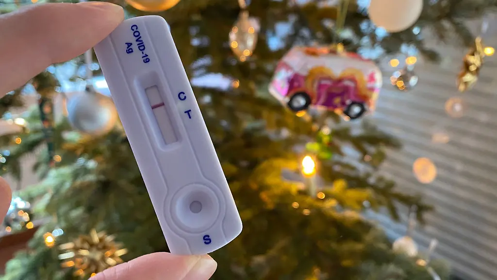 Hohe-Corona-Zahlen-und-Weihnachten-gehoerten-in-den-vergangenen-Jahren-oft-zusammen