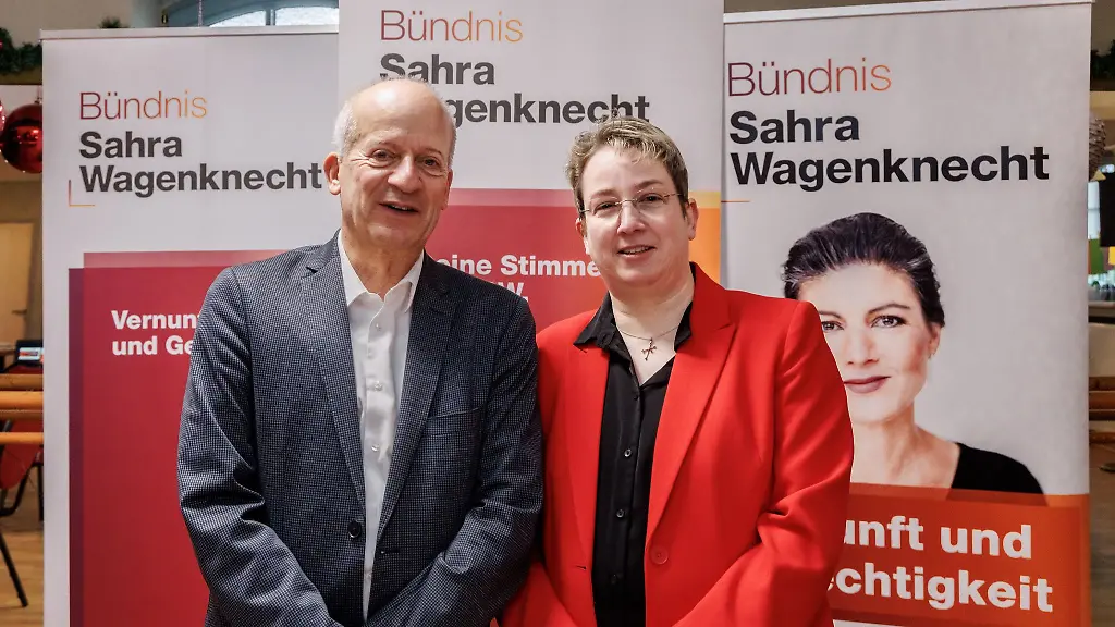Die-beiden-Landesvorsitzenden-des-BSW-in-Mecklenburg-Vorpommern-fuehren-auch-die-Landesliste-fuer-die-vorgezogene-Bundestagswahl-an-der-Schweriner-Justizstaatssekretaer-Friedrich-Straetmanns-und-die-Pastorin-Melanie-Dango-aus-Stavenhagen