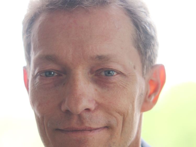 Andreas Enke zählt zu den Inhabern und Vorständen der Vermögensverwaltung Geneon Vermögensmanagement. Der Diplom-Kaufmann verfügt über mehr als 25 Jahre Berufserfahrung in der Beratung vermögender Privat- und Geschäftskunden bei verschiedenen Großbanken.